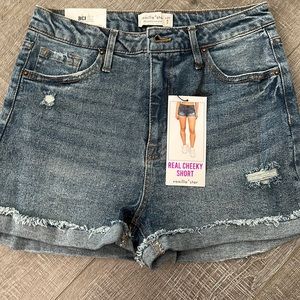 Size 29/9 Vanilla Star denim shorts